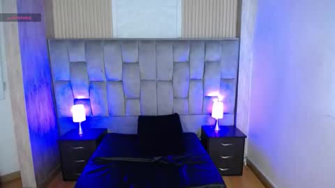 Snapshot of _johana18 chatting on 10.11.25 Mia online show from 10.11.25