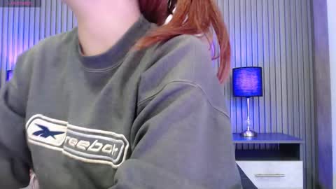 Snapshot of _johana18 chatting on 11.10.25 Mia online show from 11.10.25