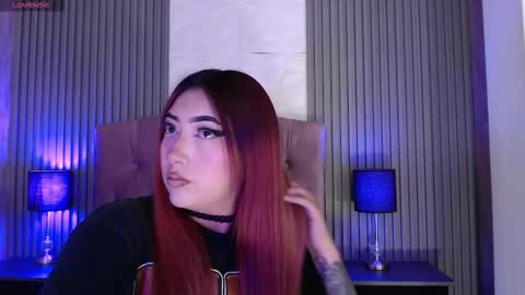 Snapshot of _johana18 chatting on 11.12.25 Mia online show from 11.12.25