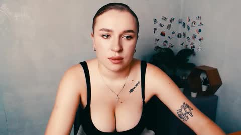 Snapshot of _julianaini_ chatting on 11.12.25 Jolia online show from 11.12.25