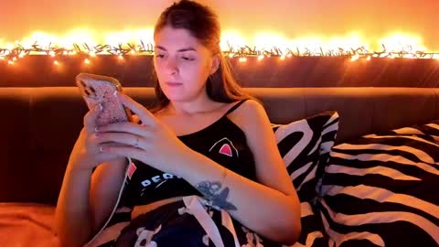 _just_a_simple_girl online show from 12.22.24