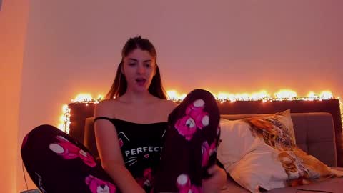 _just_a_simple_girl online show from 01.09.25