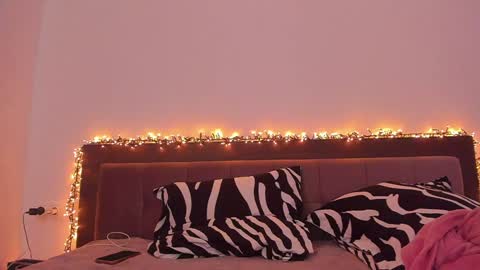 _just_a_simple_girl online show from 01.15.25