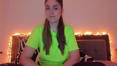 _just_a_simple_girl online show from 01.16.25