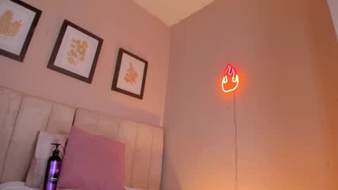 Snapshot of _karol_18 chatting on 10.14.25 karol online show from 10.14.25