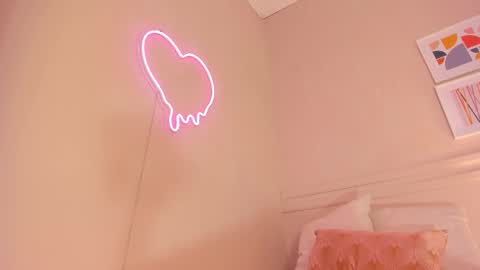 Snapshot of _karol_18 chatting on 10.16.25 karol online show from 10.16.25