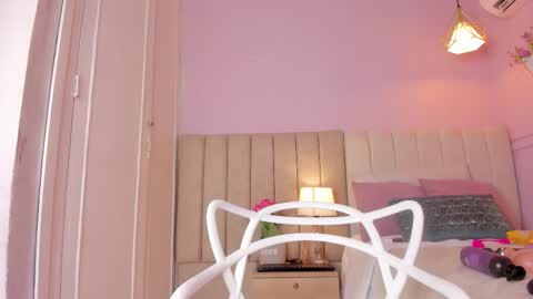 Snapshot of _karol_18 chatting on 10.21.25 karol online show from 10.21.25