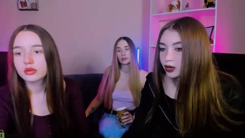 _kellykitten_ online show from 11.21.25