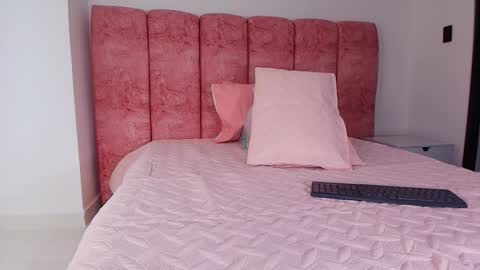 Kendall online show from 11.05.25