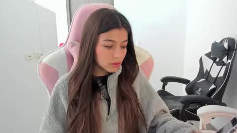 Snapshot of _khloe_sweet chatting on 10.18.25 khloe sweet online show from 10.18.25