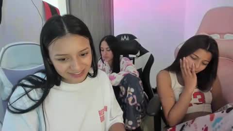 Snapshot of _khloe_sweet chatting on 10.31.25 khloe sweet online show from 10.31.25