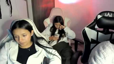 Snapshot of _khloe_sweet chatting on 11.19.25 khloe sweet online show from 11.19.25