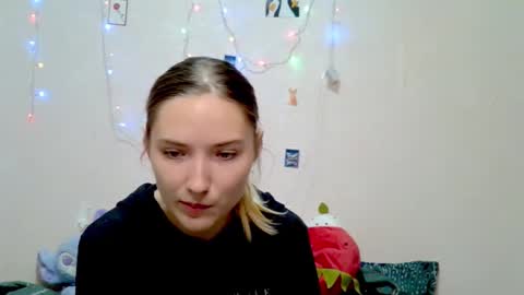 _kikiclark_ online show from 09.21.25