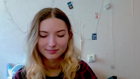 Snapshot of _kikiclark_ chatting on 10.04.25 _kikiclark_ online show from 10.04.25