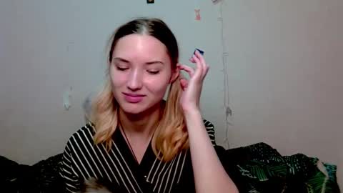 Snapshot of _kikiclark_ chatting on 10.15.25 _kikiclark_ online show from 10.15.25