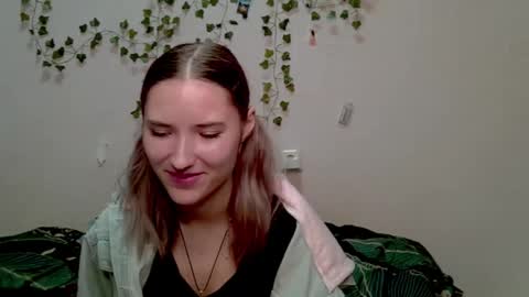 Snapshot of _kikiclark_ chatting on 10.25.25 _kikiclark_ online show from 10.25.25