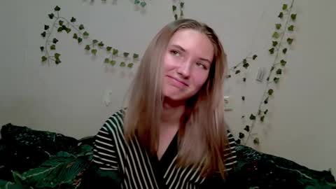 Snapshot of _kikiclark_ chatting on 11.07.25 _kikiclark_ online show from 11.07.25