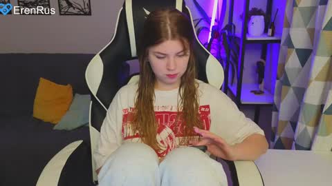 Snapshot of _kirieshka chatting on 12.08.24 Molly Emily online show from 12.08.24