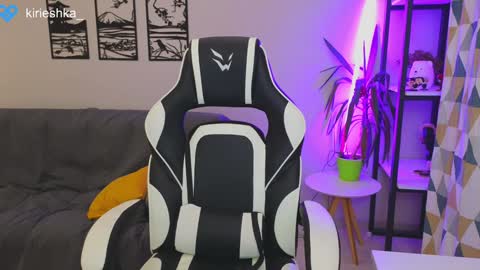 Snapshot of _kirieshka chatting on 12.21.24 Molly Emily online show from 12.21.24