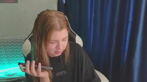 Snapshot of _kirieshka chatting on 09.18.25 Molly Emily online show from 09.18.25