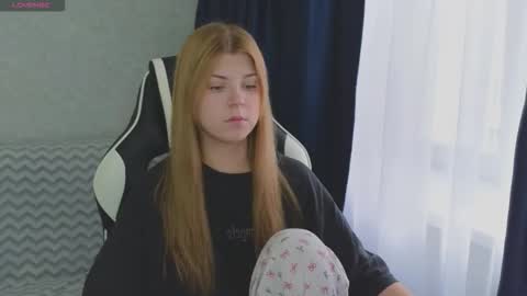 Snapshot of _kirieshka chatting on 09.27.25 Molly Emily online show from 09.27.25