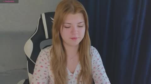 Snapshot of _kirieshka chatting on 10.15.25 Molly Emily online show from 10.15.25