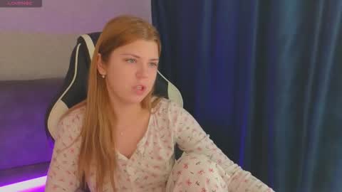 Snapshot of _kirieshka chatting on 10.19.25 Molly Emily online show from 10.19.25