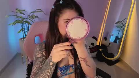 Snapshot of _kylie_miller1 chatting on 10.07.25 Kylie online show from 10.07.25