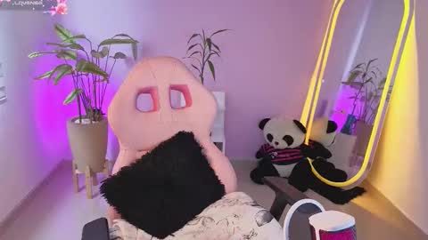 Snapshot of _kylie_miller1 chatting on 10.15.25 Kylie online show from 10.15.25