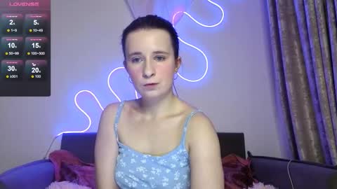 Snapshot of _kylle_ chatting on 11.05.25 _kylle_ online show from 11.05.25