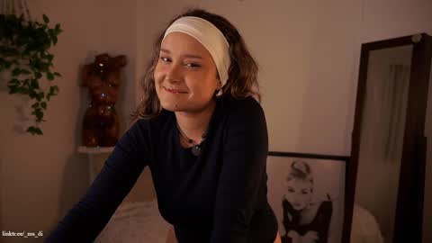 Snapshot of _lady_di chatting on 10.24.25 Not on OF Some stuff for sale online show from 10.24.25