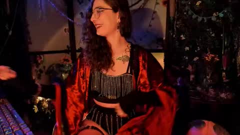 Snapshot of _lady_luna_ chatting on 10.11.25 Lady Luna online show from 10.11.25