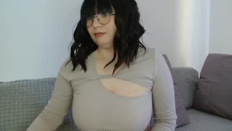 Snapshot of _lalilu_ chatting on 02.21.25 _lalilu_ online show from 02.21.25