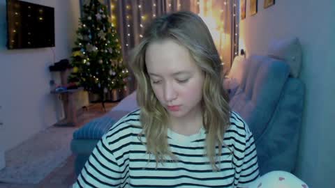 _lalune_ online show from 12.17.24