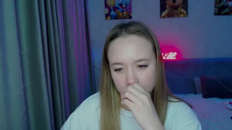 _lalune_ online show from 12.25.24