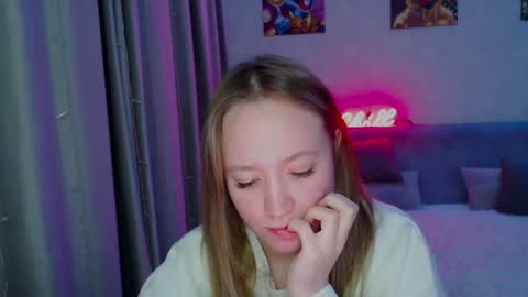 _lalune_ online show from 12.30.24