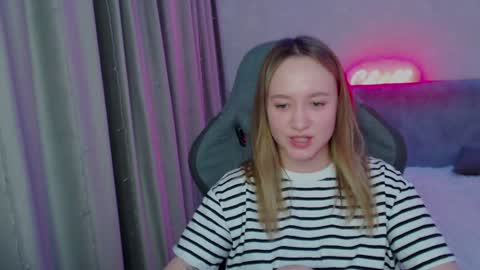 _lalune_ online show from 01.16.25