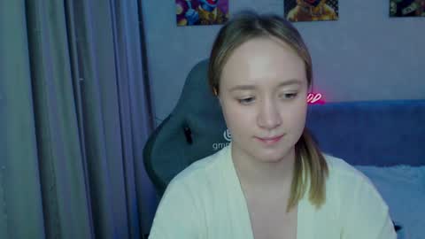 _lalune_ online show from 01.31.25