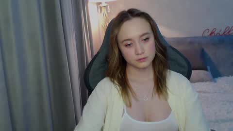 _lalune_ online show from 02.23.25