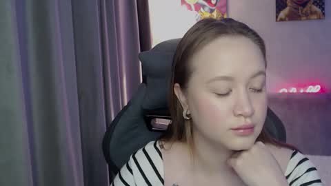 _lalune_ online show from 10.02.25