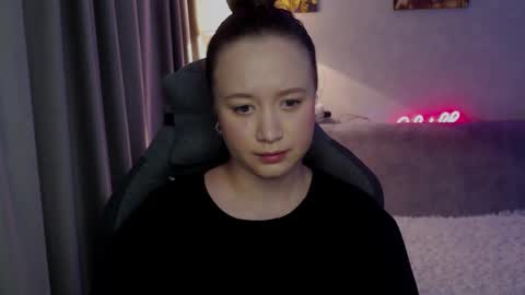 _lalune_ online show from 10.10.25