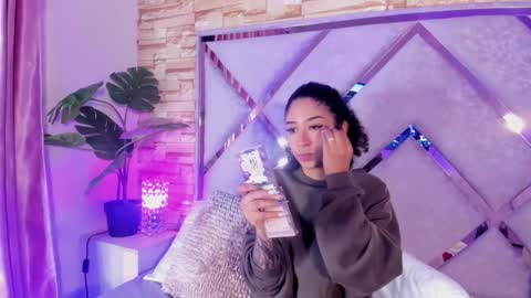 Lanna  online show from 09.29.25