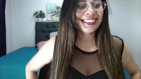 Snapshot of _lara1 chatting on 12.31.24 paulina online show from 12.31.24