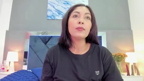 Lauralove online show from 10.15.25