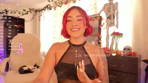 Snapshot of _lauraspencer_ chatting on 10.29.25 Laura online show from 10.29.25