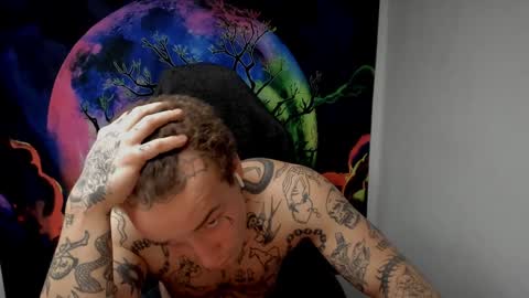 Snapshot of _layne chatting on 12.11.24 Layne online show from 12.11.24