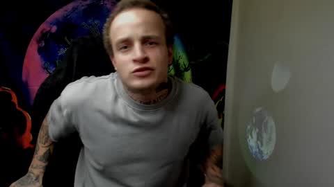 Snapshot of _layne chatting on 12.11.24 Layne online show from 12.11.24