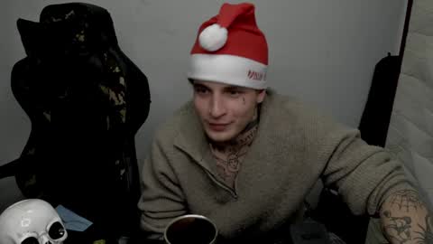 Snapshot of _layne chatting on 12.31.24 Layne online show from 12.31.24