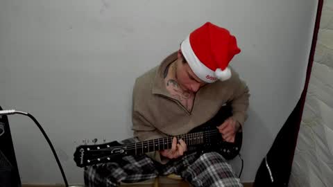 Snapshot of _layne chatting on 01.01.25 Layne online show from 01.01.25