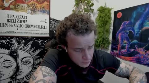 Snapshot of _layne chatting on 03.09.25 Layne online show from 03.09.25